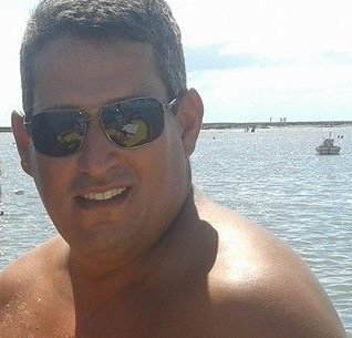 Na vida não levo nada... do jeito que a vida tem,depois de fechar os olhos ninguém é de ninguém