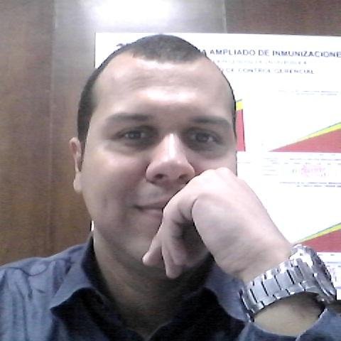 Ingeniero Ambiental UNAL, Esp. Admón Pública Univalle, Magister en Ing. Ambiental UNAL.
