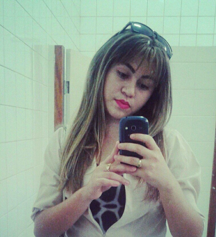 Ser feliz é oque importa :) 17 anos.
