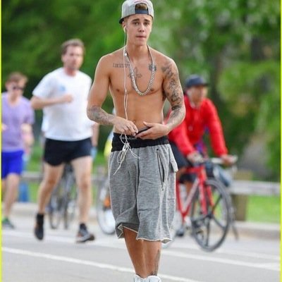 Ariana follow me pls i love you 

Justin follow me pls i love you 

 

You follow me and i follow up to 20000