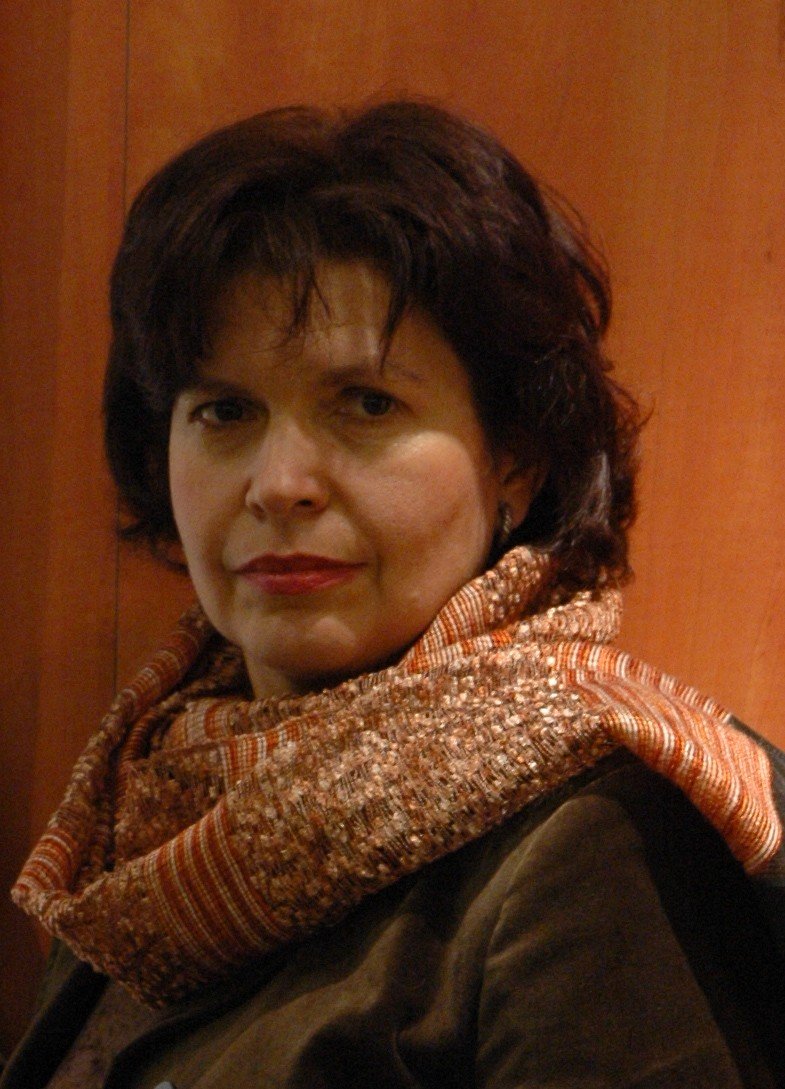 Deutsche Schule Brüssel
Schauspielstudio Gerda Gmelin München
19*94 Concours Conseil Européen
1998 Europäische Beamtin
2014 Tour Organizer in Musik Business