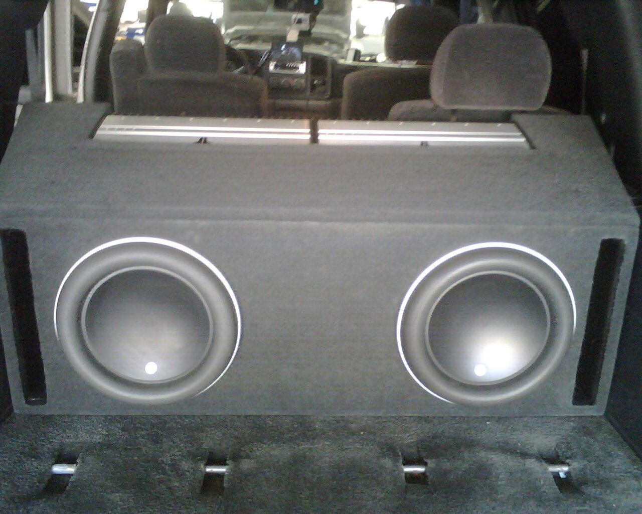 Mobil car audio specialist