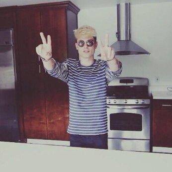 @MAGC0Nft02L gave you a free follow. follow her or ill unf you.
