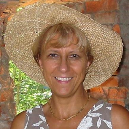 Angélique BRILLET, écrivain biographe,  vous prête sa plume pour écrire les mots qui vous ressemblent. Ces mots qui racontent l'histoire de votre vie.