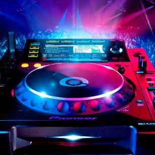 Zona Dj Madrid. Curso De Djs, zona donde podrás grabar tus sesiones. Los mejores precios de Madrid, pregunta sin problemas.