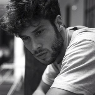 20. Si quieres que nos llevemos bien llámame Alex. Unos viven por el fútbol y yo por el baloncesto. Soy el mejor y lo sabéis. ¿Amor? Paso...