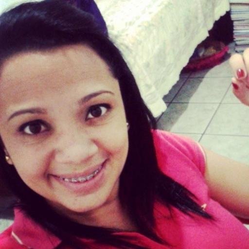 Aquela menina mulher insistente, chata, tímida, estressada, feliz, Fé em Deus sempre e FLAMENGUISTA.