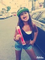 soy guapa tengo el pelo moreno tengo 10 años , tengo  hermanos me gusta canta me gusta el puchero me gusta tener novio mas grande que yo me gusta los macarines