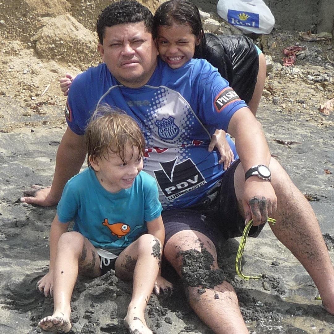 Alegre, trabajador, profesional,