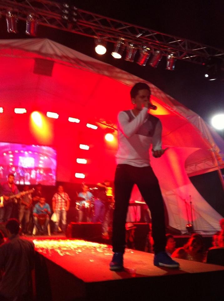 PRENSA DE LA VOZ DULCE DEL VALLENATO ROMÁNTICO ANIEL VELASQUEZ    TEL 3004289579