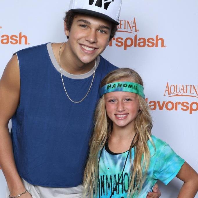 I am a Mini Mahomie. I love Austin so much! Follow me(: