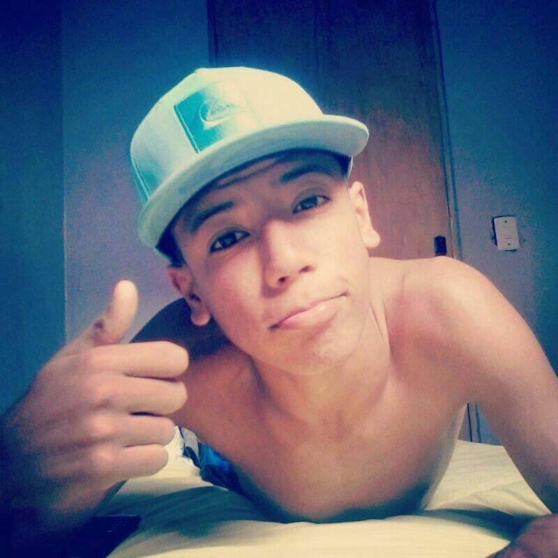 Acredite em si mesmo, pois até sua sombra te abandona no escuro.