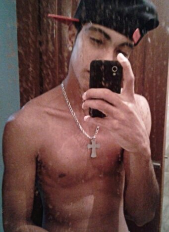 Sou legal,humilde e simpático,trato as pessoas bem e também gosto de ser tratado do mesmo jeito,faço amizades fácil e amo minha família e claro mulheres!!!