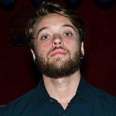 Vocalista e frontman da banda Austin...
