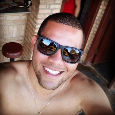 o menino que te encαntα,
- o gαroto que te fαscinα,
- o homem que te enlouquece.