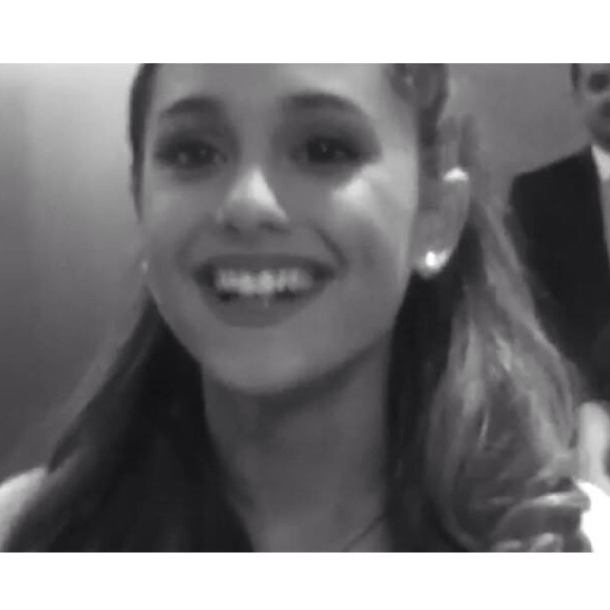 follow @arianavoodoos and ask for a follow back (♡˘◡˘♡)