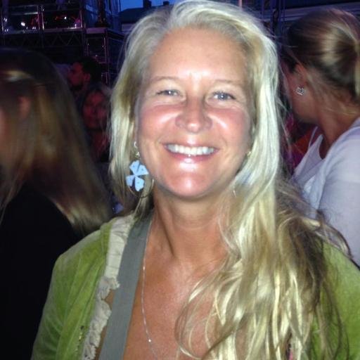Bedårande intelligent. Skriver om det lilla i det stora och det stora i det lilla. Medicinjournalist, webbredaktör och författare.