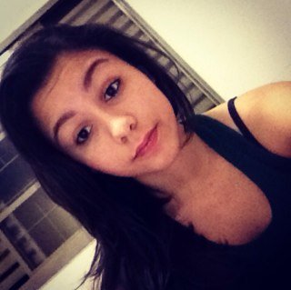Uma menina divertida,alegre,gosto de estar com meus amigos,conviver com eles,sair,me diverti,.as melhores coisas da minha vida é Deus,GUSTTAVO LIMA,e familia...