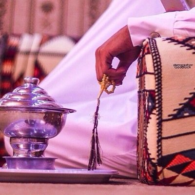 ‏‎يا جمال الصمت في عز الكلام ويا جمـال الكلمة اللي فالصميم إن لزمت الصمت ماتلقى ملام وان حكيت المختصر وضعك سليم”