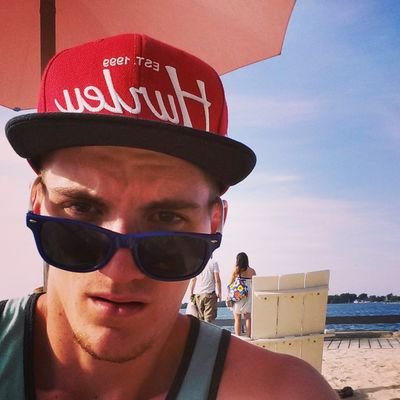 young 19 year old ottawa singner, composer, and musician :)