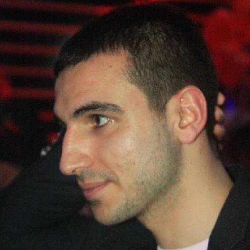 aslında biraz müstehcendir hayat bundandır anlayamazsın kim ne kadar çıplak