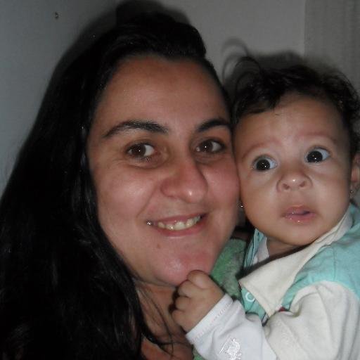 sou casada, trabalho como diarista , tenho três  filhos e um marido maravilhoso.