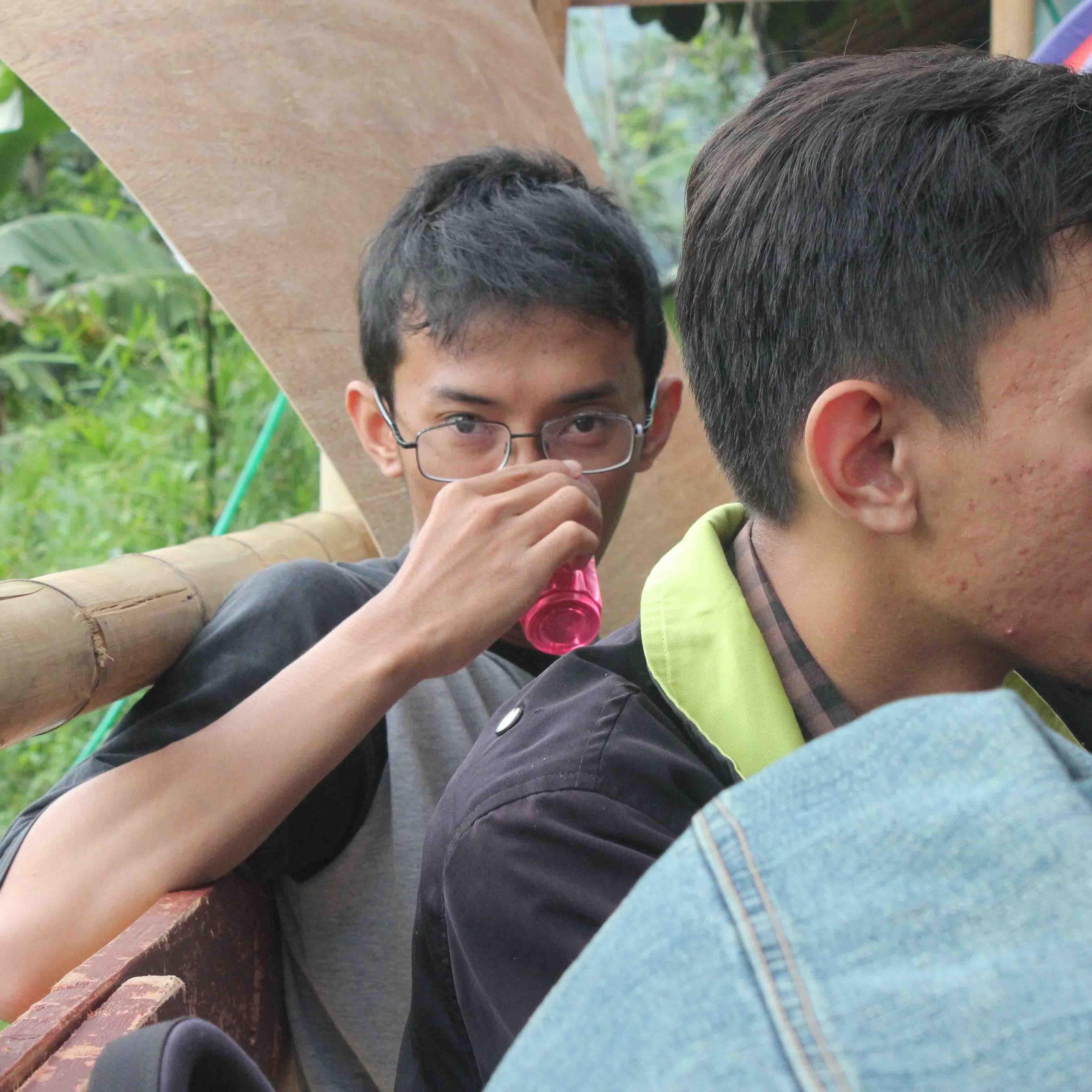 Bukan penikmat pajak warga konoha.
Penikmat pajak warga keprancisan.