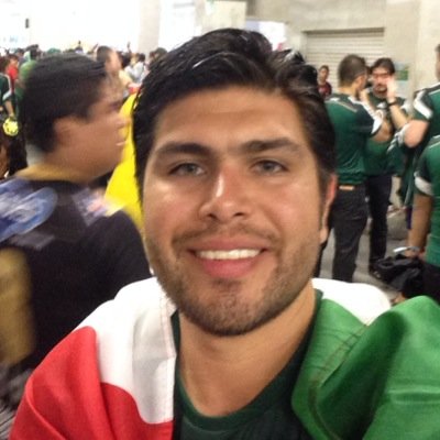 Futbolista de nacimiento, Lic. en Administración de Sistemas de profesión. Apasionado por la vida.