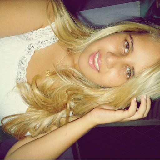 por mais difícil que seja a vida: ame-a, seja forte, e seja feliz pelo simples fato de existir. (: