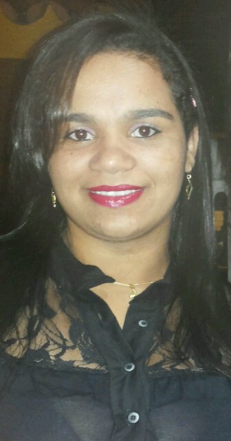 Uma menina estudiosa linda simpática e que ama viver a vida de todas as formas possíveis !!! Que tudo seja eterno e maravilhoso enquanto dure3