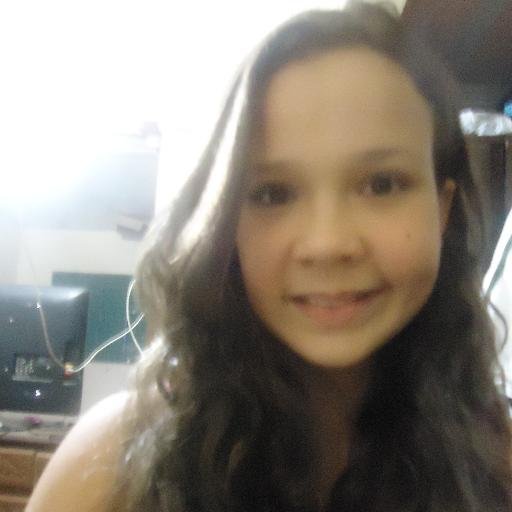 flvia_lope's profile picture. 