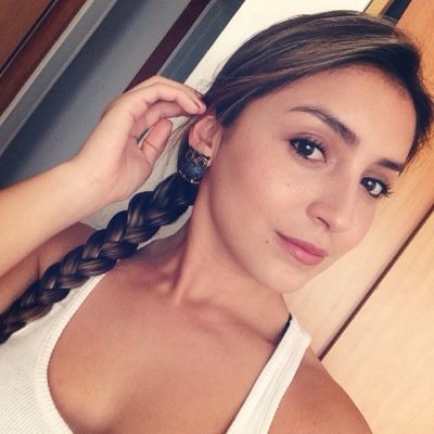 Enamorada, diseñadora  y propietaria de @_____mia_ ,  Gemela y zurda✋