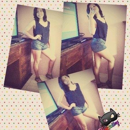 por cada mente que se sierra dos piernas se abren♥