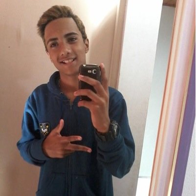 13 anos, adoro musicas, sou corintiano.. Segue aê!! adoro fazer novas amizades eu sigo de volta!