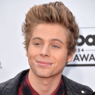 LUKE HEMMINGS IS PERFECT