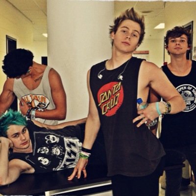 yes... 5SOEGGS, Calum, Eggers the egg gang.