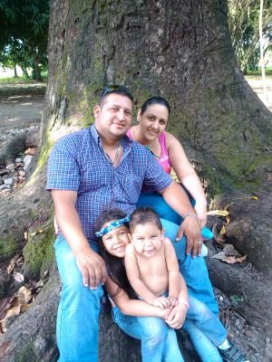 madre de dos hermosuras, hija, hermana y amiga. Orgullosa de todo lo q dios me a regalado, y amante de la VIDA; Venezuela libre y prosperad