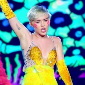 te dei um follow grátis, não siga aqui, seja legal e siga @narizgaga como forma de agradecimento, obrigado desde já /please follow @narizgaga