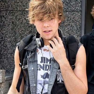 Follow @5sosprincess_x cause she gave you this free follow ❤️ | 5 Seconds Of Summer |

rt link and tag @5sos please