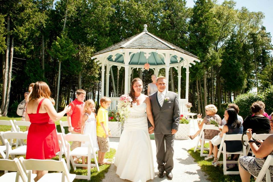Minister Marie Steensma creates beautiful and meaningful traditional and non-traditional wedding ceremonies, vow renewals and unions to celebrate your love.