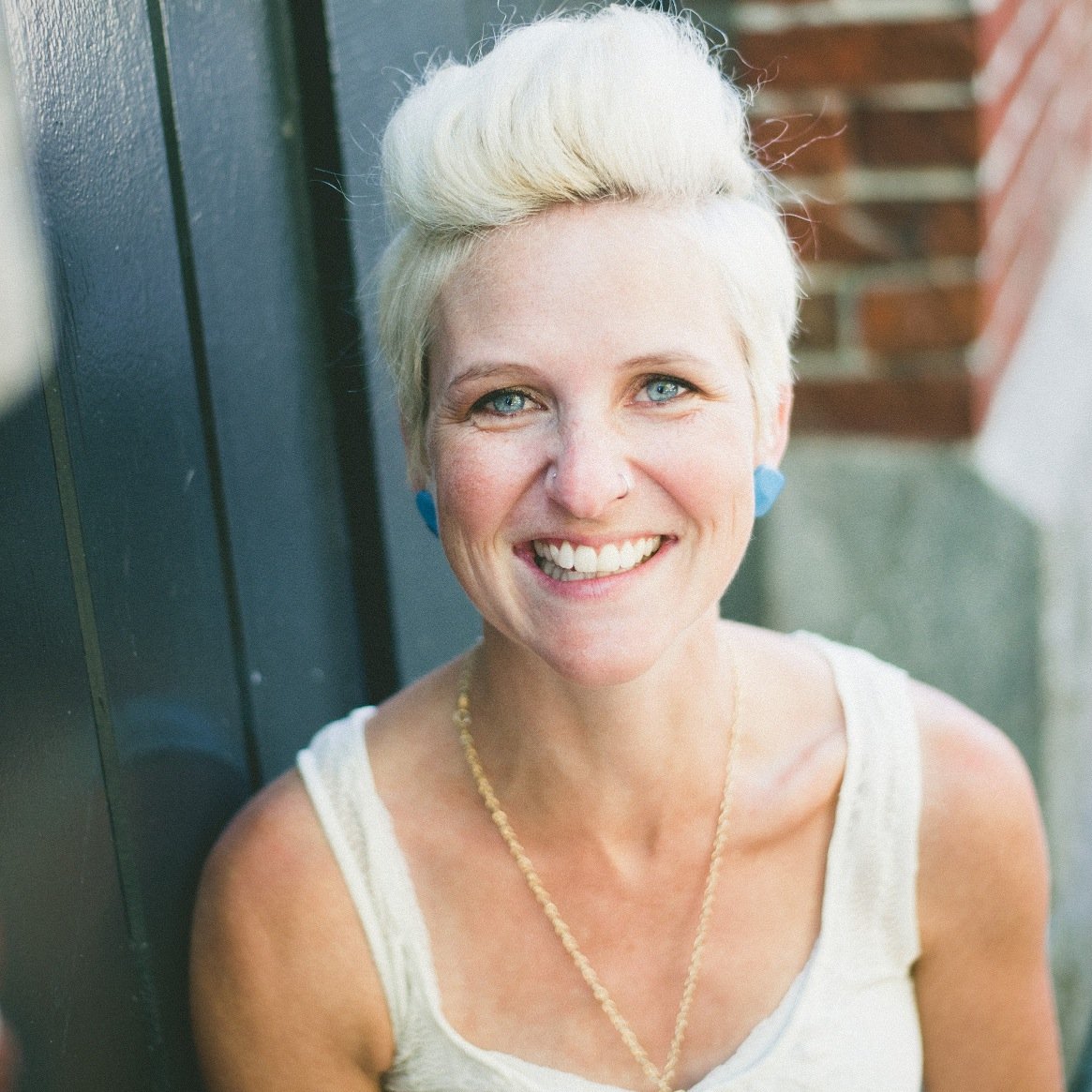Creative. Supermom to 3 boys and a little lady. Entrepreneur. Photographer. Artist. Musician. Hardcore Knitter. Book worm.