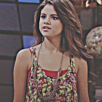 Hey, Mikayla here! Okay... I love my family. I'm the boss bitches! So don't mess with me. And Billy Unger is my celeb crush.*-*