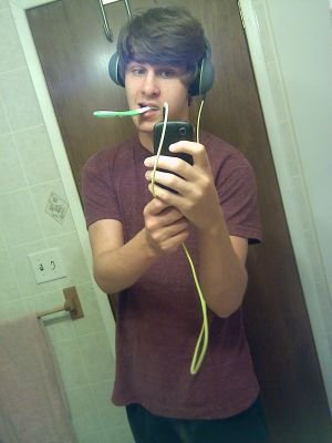 I'm a Competitive Call of Duty Player who eats an unnecessary amount of Poptarts | GT : WithWahl