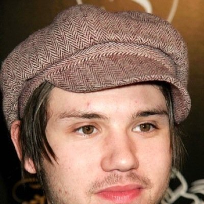 This hat was a very important part of @isabellahleigh and ryan ross' life. Follow @isabellahleigh
