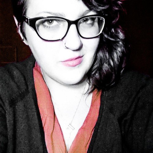 Creative, eccentric, handmade geek. I ♥ zombies, doing genealogy & into photography. Love all things unusual, unexplained & mysterious.