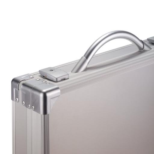Sinds 1959 de Europese specialist op het gebied van maatwerk koffers en flightcases. 

Actiever op LinkedIn https://t.co/xsOYrpKgGP