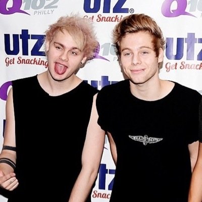 Dont follow me, follow @xUpdates5SOSx instead x