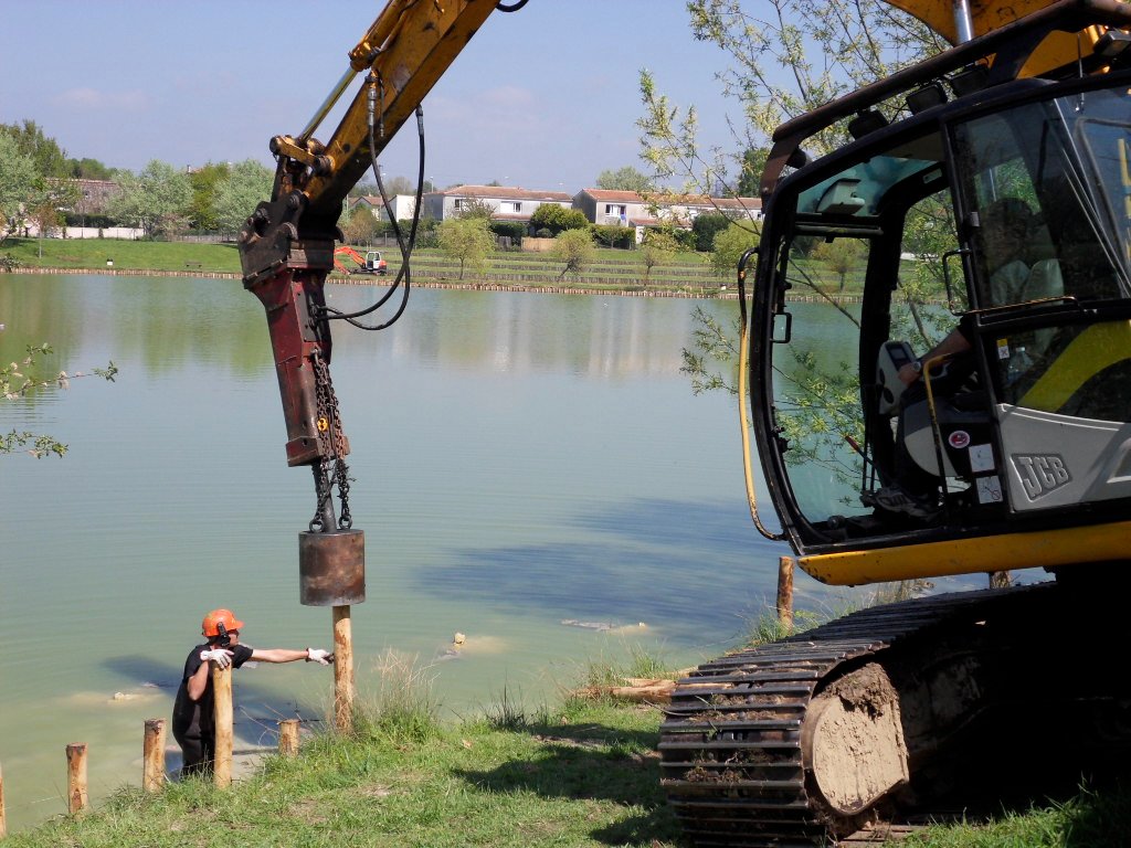 AtaTravaux's profile picture. Aquitaine travaux Aquatiques est une EURL de prestation de service de soutien aux cultures. Pour plus d'info rendez-vous sur notre Facebook : ATA