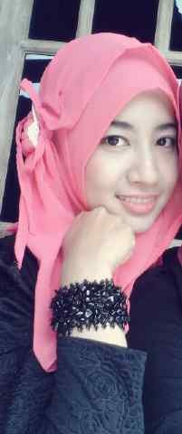 Born in Susukan, Semarang,, 
 and now as Accounting at PT KIA YI LI SHA 
 Jakarta Selatan