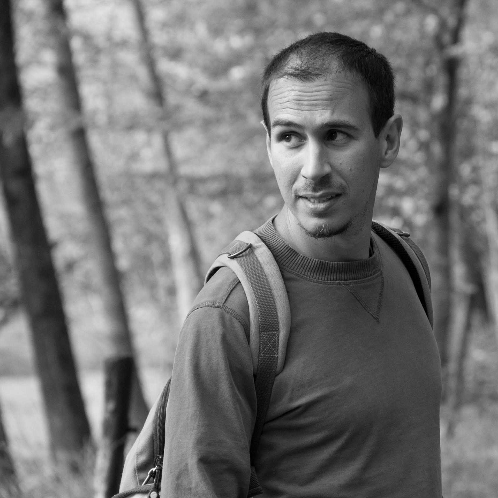 Front End Engineer and mobile developer, I'm not developing for mobile devices, I just like to work out of the office! #javascript and #angularjs appassionate.
